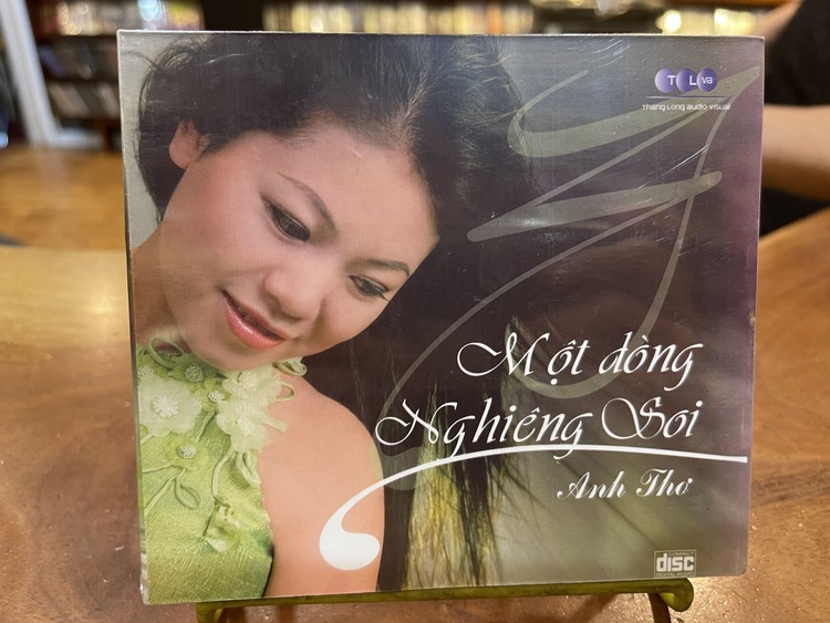 Anh Thơ - Một dòng nghiêng soi